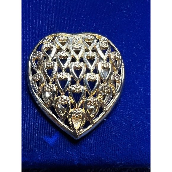 1980s Celebrity-Signed Gold Tone Heart Shaped Scarf Clip - Vintage Elegance - Picture 1 of 5
